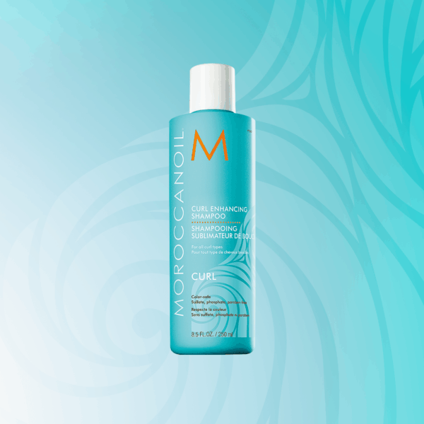 Shampoo Moroccanoil Curl sobre fondo gráfico azul
