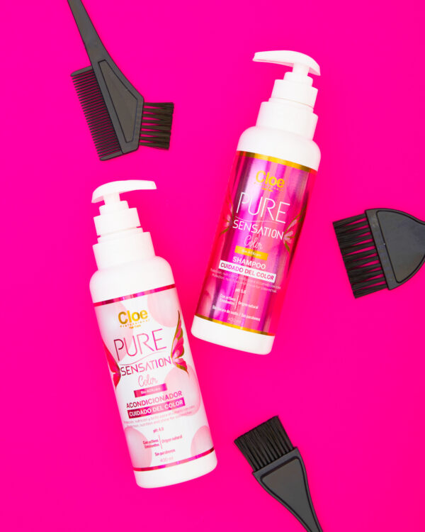 Shampoo más Acondicionador, Cloe Pure Sensation Color para cabellos teñidos, en fondo rosa con peines