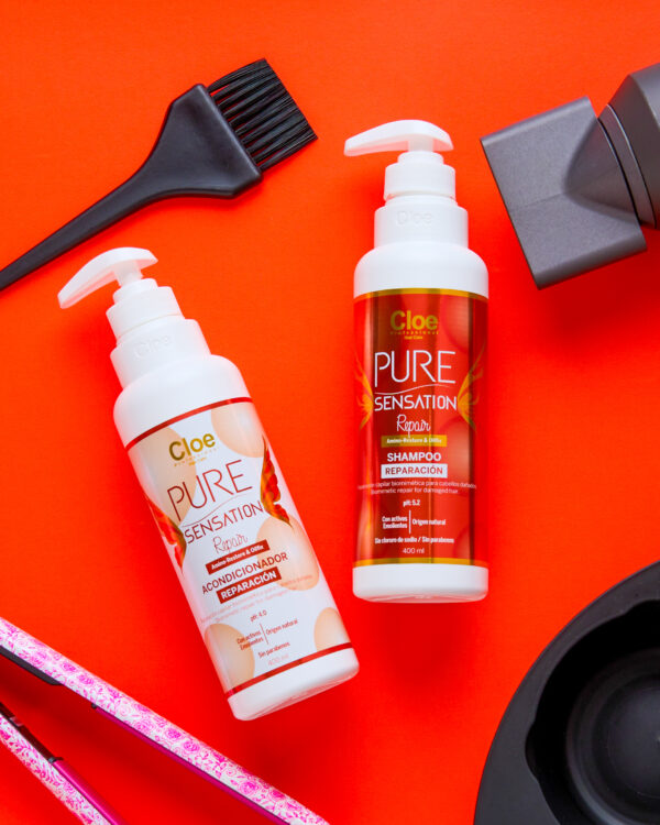 Shampoo y acondicionador Pure Sensation Repair de Cloe Professional en fondo naranja, resaltando sus propiedades reparadoras.