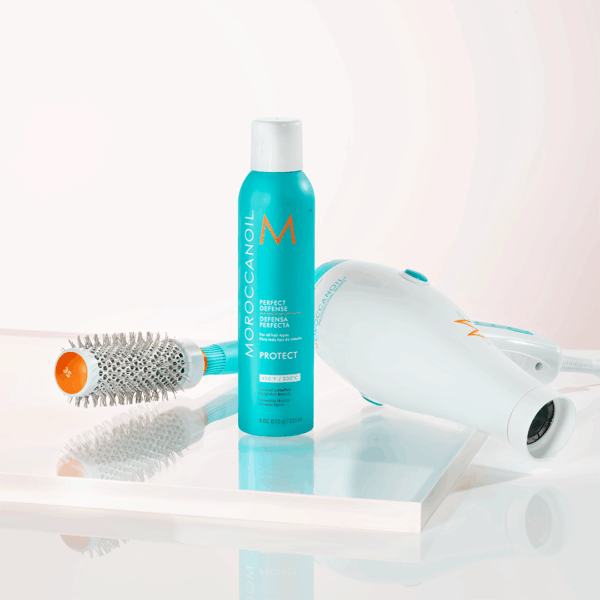 Secador de cabello Moroccanoil con protector térmico Perfect Defense y cepillo redondo
