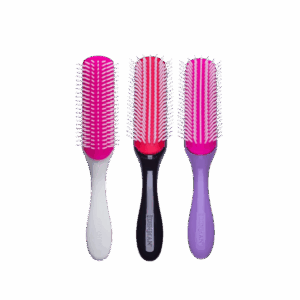 Tres cepillos Denman D3 Original Styler de 7 hileras en colores blanco, negro y morado, ideales para definir rizos.