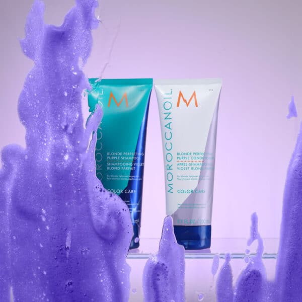 Shampoo y acondicionador Moroccanoil Blonde Perfecting detrás de espuma violeta