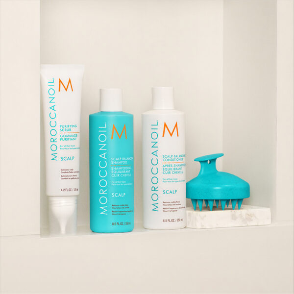 Rutina Scalp Moroccanoil con shampoo, acondicionador, exfoliante y cepillo masajeador